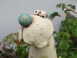 Gartenfiguren Zaunhocker Hund Sammy Ein Designerstuck Von Tongestalten Bei Dawanda Lustige Figuren Zaunhocker Ton Tiere