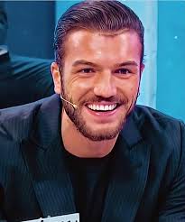 Siccome prendo a cuore ogni vostra curiosità, eccomi qui a rispondervi. Davide Basolo Di Uomini E Donne Non E La Scelta Di Giovanna Abate Un Pezzo Di Cuore E Andato Via Spettegolando