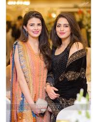 30 Trending Party Outfits For Pakistani Girls 2019 In 2020 Pakistani Bridal Dresses Pakistani Bridal Party Outfit
