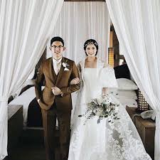 You Ve Seen Olivia Lazuardy In Her Pretty Pastel Pink Qipao For Her Sangjit And Now He Filipiniana Wedding Dress Filipiniana Wedding Wedding Dress Tulle Lace
