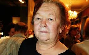 Jedná se o rodinu škopkových a její trable s připravovanou svatbou dcery blaženy s vencou konopníkem. Chtela Se Stat Pravnickou Pak Ji Ale Jiri Labus Obratil Zivot Naruby Cim Si Popularni Komicka Znicila Zivot A Proc Se Na Ni Partak Kaiser Vykaslal Tajnosti Slavnych Krajske Listy Cz
