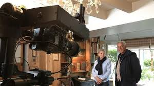 Even in france few people have an in depth knowledge of how the senate works as only local electoral office holders and members of the assembly of french citizens resident abroad elect the senators. Television La Maison France 5 Dans Le Pays De Retz C Est Ce Vendredi Nantes Maville Com