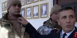 Birisi fena trollüyor.bellboy kıyafeti bu. 2 Asker Donarak Sehit Oldu Jandarma Lojistik Komutani Kiyafetleri Tanitti