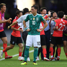 Das hängt von der herkunft der spieler ab, raphaël varane stammt beispielsweise väterlicherseits aus martinique und hätte damit für deren nationalmannschaft auflaufen können. Mesut Ozil Im Ausland Gilt Er Vielfach Als Opfer Des Dfb Stern De