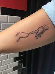Westend Tattoo Wien Tattoo Hand Tattoo Paw Tattoo Dog Love Hand And Paw Tattoo Hand Tattoos Pfoten Tattoo Tattoo Hals