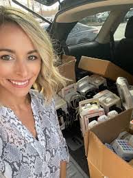 Michelle Dinsmore's Instagram, Twitter & Facebook