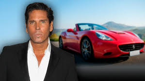 Hay roberto pasó desde ser raptado y llevado a estados unidos por su mamá, para luego ser rescatado. Roberto Palazuelos Confiesa Que No Quiere Un Junior Como Hijo Pero Reconoce Que Le Suelta Tantito El Ferrari Famosos Univision