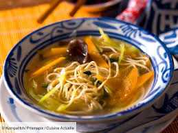 Soupe Aux Nouilles Et Aux Champignons Noirs Recettes Recette En 2020 Recette Asiatique Cuisine Asiatique Recettes De Cuisine