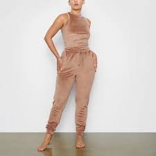 Chunky sneakers, big hoops, and oversized sunglasses. Skims Pants Jumpsuits Skims Velour Joggers Size Small Sold Out Online Poshmark