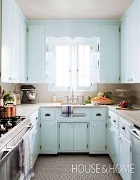 20 Small Kitchens That Prove Size Doesn T Matter Kitchen Design Small Kitchen Flooring Kitchen Inspirations