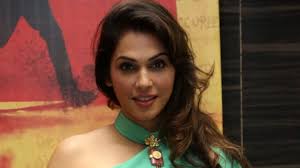 Isha Koppikar returns to Tamil cinema after 17 years