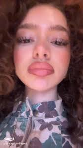 Share Your Favorite Outfit Looks with #feelincute and #kalogeras