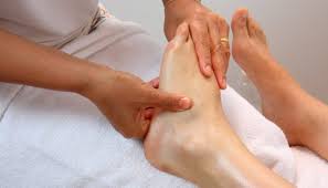 Fama dicen que tengo mala fama que me enamoro por la noche y se me pasa a la mañana, ah. Umflarea ArticulaÈ›iei Piciorului In Zona Gleznei Picioarele Umflate Cauze Si Tratament Centrokinetic