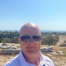 Can anyone recommend a really good hair salon to dye and style my daughters  hair obviously we don't want a mortgage to pay for it either