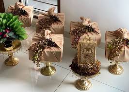 Sebagai contoh padanan jaket navy dan seluar warna putih atau coklat pastinya membuat si jejaka lebih. 21 Hidden Hantaran Yang Menarik Design Tema Paling Popular 2019