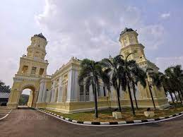 Salah sebuah bangunan bersejarah yang terletak di pusat bandar johor bahru. Sultan Abu Bakar State Mosque Masjid Negeri Sultan Abu Bakar Johor Kaki Travels For Food