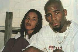 Американская певица, танцовщица, модель и актриса. Video Surfaces Proving R Kelly Definitely Knew Aaliyah Was Only 15 At The Time Of Marriage Consequence Of Sound
