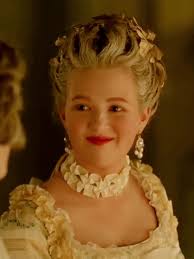 Pauline Pollmann: The Cutest Marie Antoinette Lookalike 🐰🫶🏻
