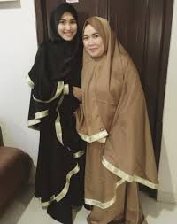 Cantik banget ka, semoga disegerakan berhijab ya, tulis akun instagram bernama @alonaayuliardi. Anggunnya Ayu Ting Ting Berhijab Syar I Resep Masakan