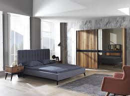 Yuvarlak yatak odası takımlarına dair tanım yapmak gerekirse, genellikle yuvarlak biçimde dizayn edilmiş bir yatağın etrafında şekillenen dekorasyonlar, yuvarlak yatak odası takımları olarak isim kazanır. Modern Boston Yatak Odasi Takimi Parlak Ev