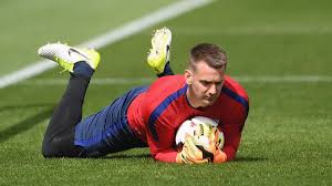 Heaton began his career with manchester united but was unable to break into the first team and spent time on loan with swindon town, royal antwerp, cardiff city, queens park rangers, rochdale and wycombe wanderers, before. I Never Lost England Ambition Even In League Two Says Tom Heaton Eurosport
