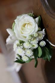 Der blumenschmuck spielt bei einer hochzeit eine tragende rolle, und ist der blickfang für alle der ablauf einer hochzeit kann durchaus unterschiedlich ablaufen. Hochzeitsdeko Fur Die Kirche Blumendeko Ideen Fur Die Kirche