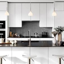 Glass backsplash material comes in a wide range of colors, from muted tones to bright, vibrant design options. 75 Beautiful Modern Kitchen With Glass Tile Backsplash Pictures Ideas May 2021 Houzz