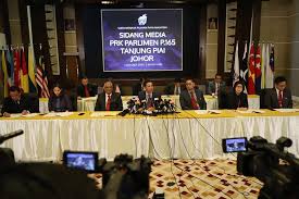 He was accompanied by johor and central pkr leaders. Wee Questions Key Dates For Tanjung Piai By Election Says Coincides With Agms Of Mca Umno The Star