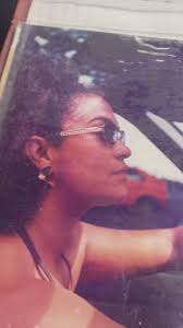 Ik heb een tijdje erover nagedacht, maar doe toch een poging Ik ben op zoek  naar mijn oude buurvrouw/ vriendin Aviva Ozeri. In 1990 tm 1992 woonde ik  aan de Johanna Ufkesstraat