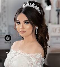 تسريحات الشعر للعرايس تسريحات و شينيون للأعراس روعةة تسريحات انيقة و فخمة للأعراس اجمل الموديلات In 2020 Frisur Hochzeit Haare Hochzeit Hochzeitsfrisuren