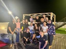 Muhammad millendaru prakasa atau sekarang yang dikenal dengan millen cyrus, transgender asal indonesia. Millen Cyrus Gets A Birthday Surprise From Ashanty There Is A Russian Foreigner