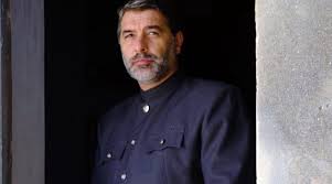 Για τη συμμετοχή του στη σειρά «άγριες μέλισσες» μίλησε ο βασίλης μπισμπίκης, τονίζοντας για το ρόλο του κακού. O Basilhs Mpismpikhs Mpainei Stis Agries Melisses Media