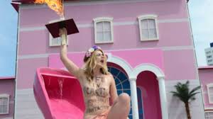 Nacktprotest bei Eröffnung von Barbie-Haus | Welt