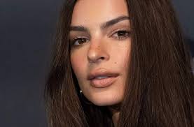 Born in london and raised in san diego. Emily Ratajkowski Schonste Frau Der Welt Posiert Schwanger Und Nackt Mannersache