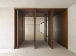 Museumserweiterung Von Nieto Sobejano Auf Gran Canaria Lichtschloss Aus Weissem Beton Architektur Und Architek Beton Architektur Architektur Fassadenschnitt