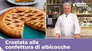 Per prima cosa preparare la pasta frolla perfetta seguendo la ricetta che ho messo tra gli ingredienti. Crostata Alla Confettura Di Albicocche Di Iginio Massari Youtube