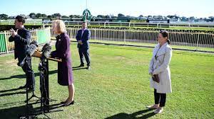 The melbourne couple who travelled from victoria to queensland before testing positive for coronavirus did not have a health exemption. Covid 19 Infected Melbourne Couple Who Drove To Qld Did Not Have Travel Exemption