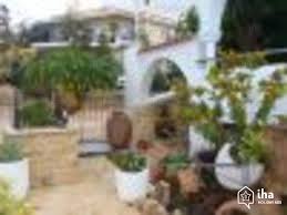 Ανάθεσε σε επαγγελματίες μεσίτες την πώληση ή την ενοικίαση του ακινήτου σου και θα αναλάβουν τη προώθησή του, με τον καλύτερο δυνατό τρόπο! Enoikiazomena Brayrwna Gia Tis Diakopes Sas Me Iha