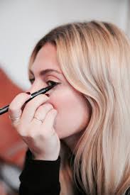 Rendue célèbre grâce à une émission de télévision (l.a. Sephora Beauty Tutorial Der Look Der Franzosinnen Journelles