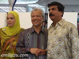احمد هوسني بن محمد هانذله; Hari Raya Open House Second Finance Minister Yb Dato Seri Ahmad Husni Hanadzlah From Emily To You