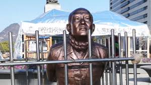 The government says at least 200. Chun Doo Hwan S Statue Kneeled In Prison Of The Square Pouring Outrage Teller Report