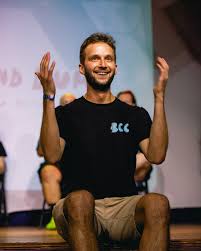 The time has come to get Fun and Dummmmbbb!! I am in a bonanza of shows and  teaching how to be a fool onstage. It will be the best weekend of ours