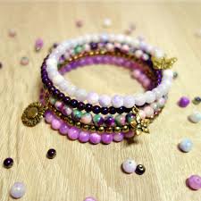 Weitere ideen zu weben mit perlen vorlagen, weben mit perlen, armband perlen. Diy Perlenarmband In Violett Aus Memory Draht Und Halbedelstein Perlen Selber Machen Perlenkuchen