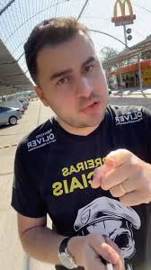 Se aposentou sem sequelas graças a Deus! 😂😂😂😂