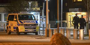 Det finns 4 restauranger i närheten av hjällbo i göteborg stad. Tva Personer Knivskurna I Goteborg Gp