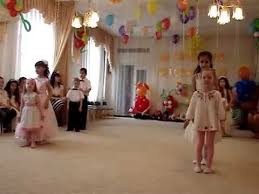 баю баюшки баю не ложися на краю маша и медведь Tanec S Malyshami Na Vypusknom V Detskom Sadu Youtube Tanec Detskij Sad Detskie