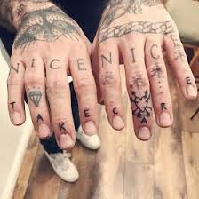  35 Ide Desain Tato Di Jari Tangan Yang Cocok Untuk Anda Bergambar Tato Finger Tattoos Simple Finger Tattoo Tattoos