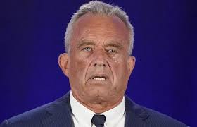 RFK Jr. suspends his presidential bid and backs Donald Trump before  appearing with him at his rally