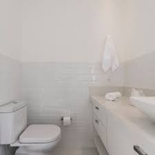 Decoracao Banheiro Simples Banheiro Com Pastilha De Tijolinho Branco Idealizzarearq 155805 Banheiro Simples Decoracao Banheiro Cores Para Banheiro