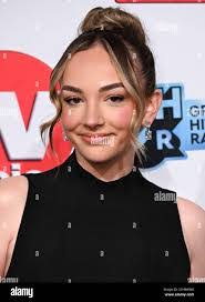 Isabelle Smith's Instagram, Twitter & Facebook